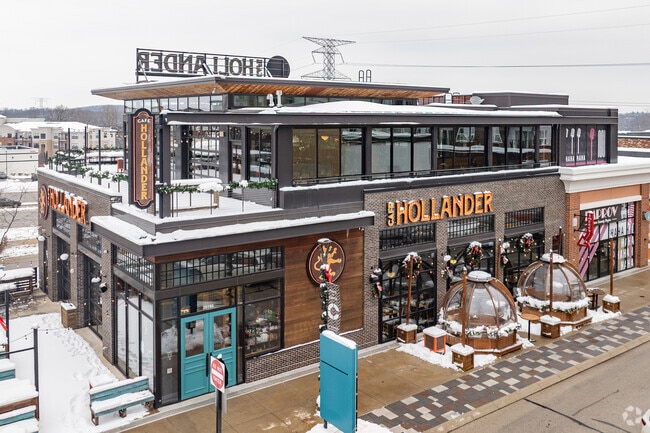 Brookfield Town’s Cafe Hollander is a favorite spot for brunch and outdoor gatherings.