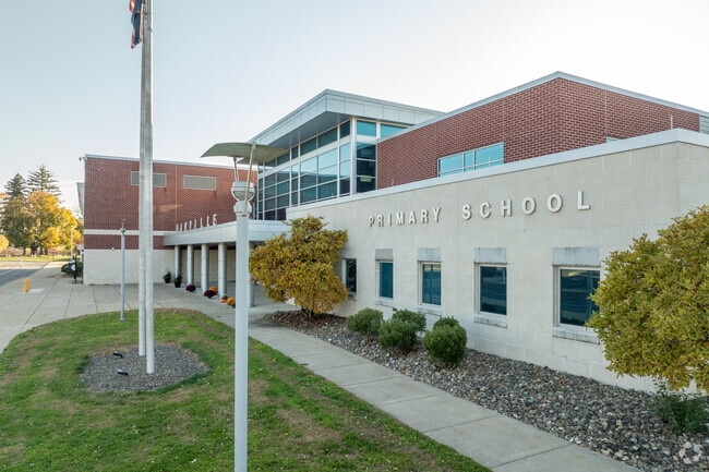 The Danville Primary School receives a B grade from Niche.