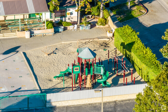 Discover excellence in education at Carden Arbor View School.