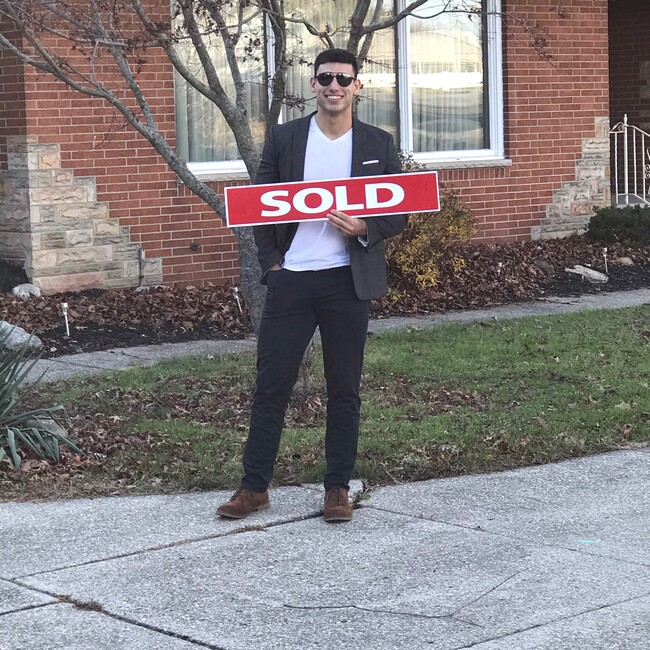 Agent Photo