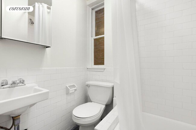 163 W 10th St, New York, NY 10014 - photo 4
