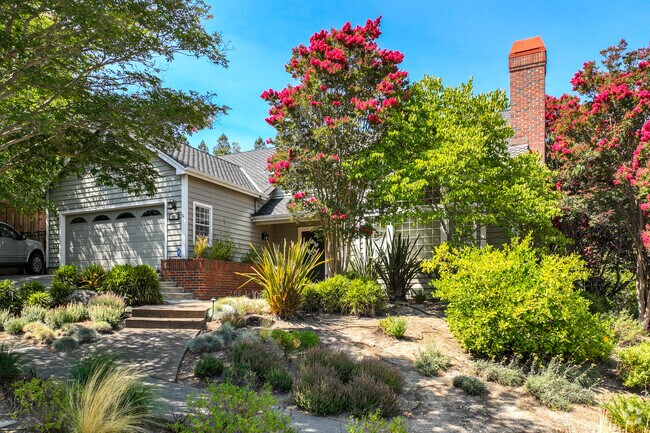 In Coventry Manor’s north, the homes set along the lush, tree-lined streets.
