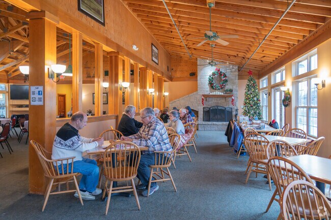 Community game night is hosted at The Falls golf club.