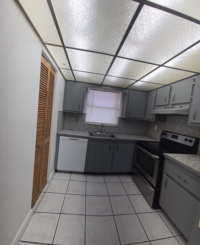 Ramblewood Condominium, Miami, FL 33183 - photo 5