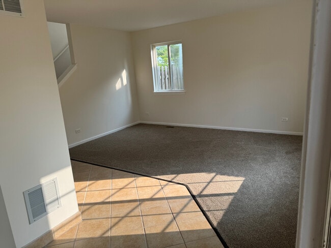 6 Lansbury Ct, Lake In the Hills, IL 60156 - photo 3