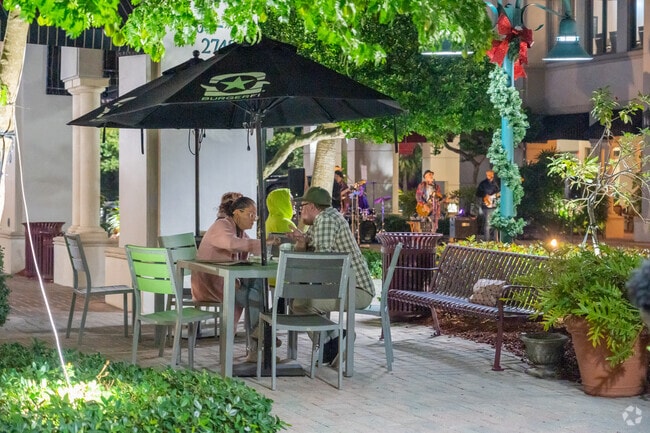 Forest Hills has a nice variety of dining options for residents.