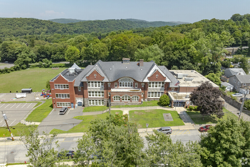 Uriah Hill Elementary School is located at 980 Pemart Ave in Peekskill, NY.