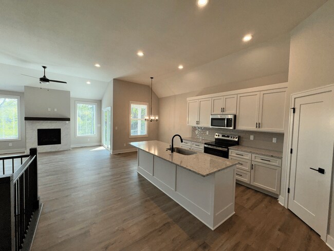 1439 SW Winthrop Dr, Lee's Summit, MO 64081 - photo 7