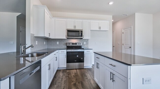 3100 Platinum Cir, West End, NC 27376 - photo 7