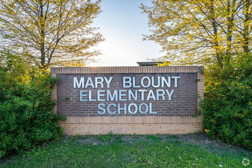 Mary Blount Elementary School received a rating of 5/10 from GreatSchools.