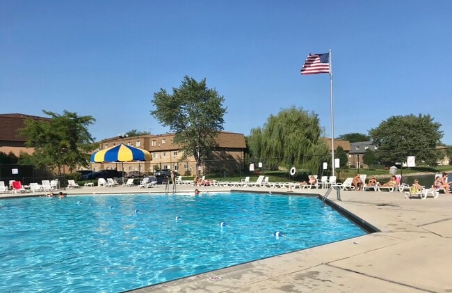 9468 Bay Colony Dr unit 3N, Des Plaines, IL 60016 - photo 5