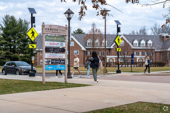 Campus Towne Shoppes near Ewingville offer dining, shopping and student-friendly services.