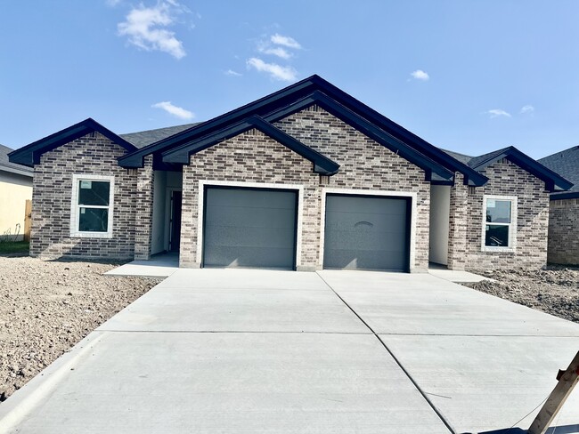 1006 Escondido Ln E unit A, Harlingen, TX 78550 - photo 3