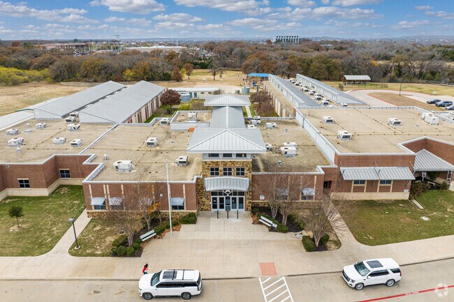 Bransom Elementary School is a part of Burleson ISD.