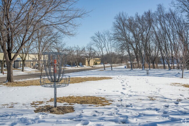 Sunnyside Park which is the neighborhood's namesake, has a disc golf course.