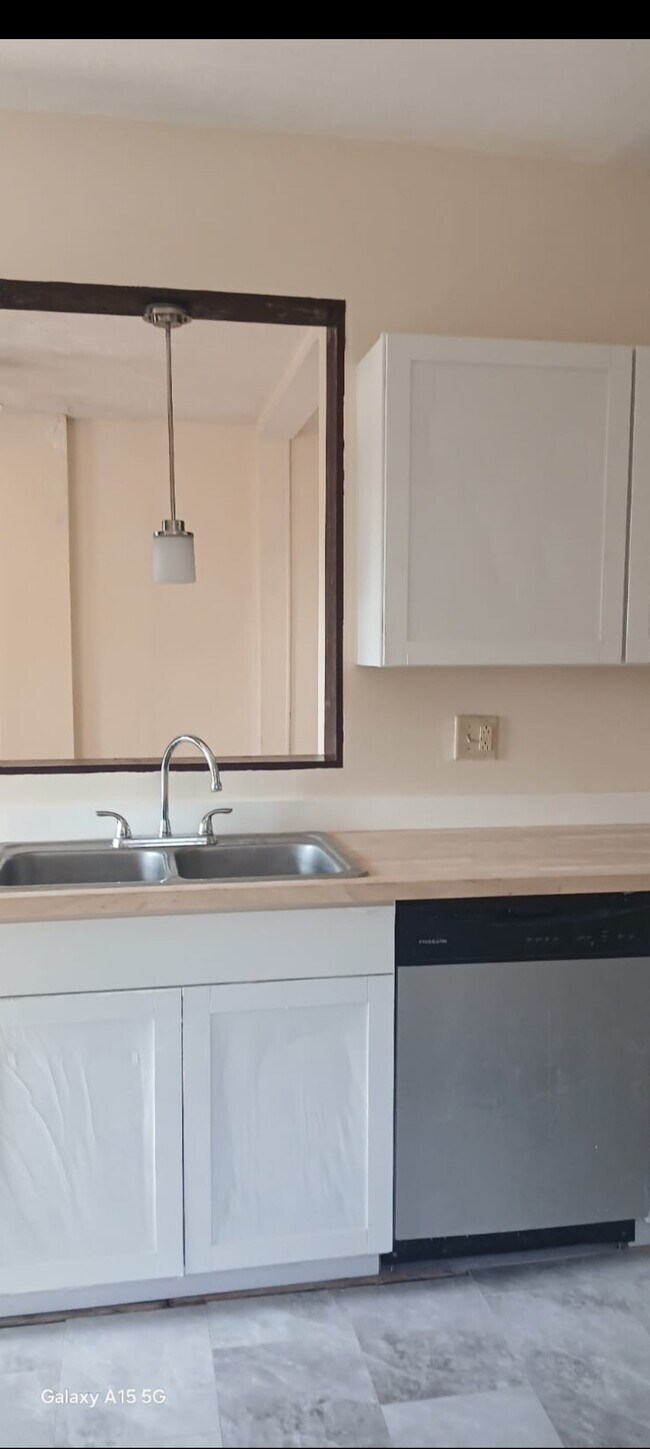 2214 Auburn Ave unit 3, Cincinnati, OH 45219 - photo 2