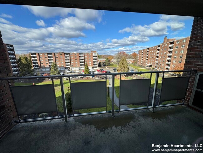 51 Hill Rd unit 107, Belmont, MA 02478 - photo 3