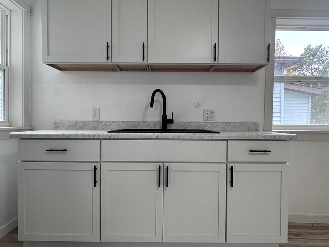 1016 4th Ave unit Lower, Antigo, WI 54409 - photo 5