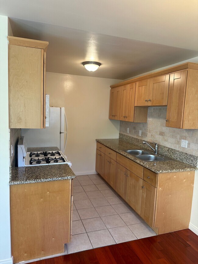 1034 9th St, Santa Monica, CA 90403 - photo 5