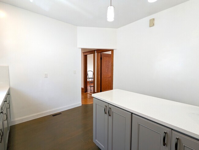 108 W Quincy St unit 108, Somerville, MA 02144 - photo 5