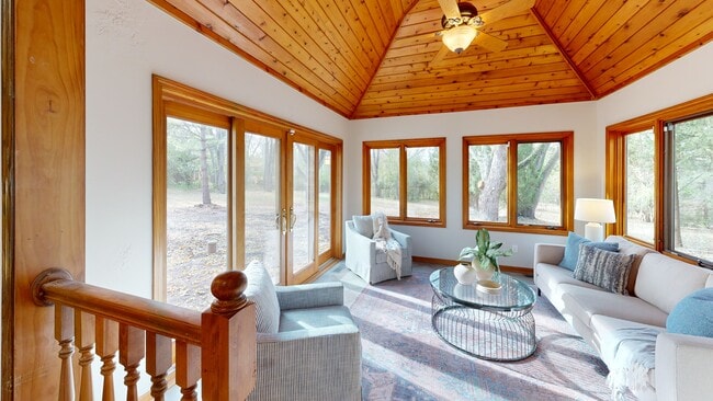 11747 N Vega Ave, Mequon, WI 53097 - photo 3