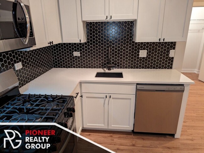 648 W Wrightwood Ave unit 2, Chicago, IL 60614 - photo 5