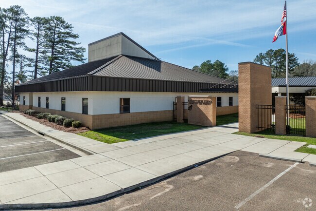 Puckett High School has a student to teacher ratio of 10 to 1.