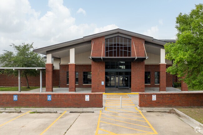 Laplace Elementary School has a GreatSchools rating of 4.