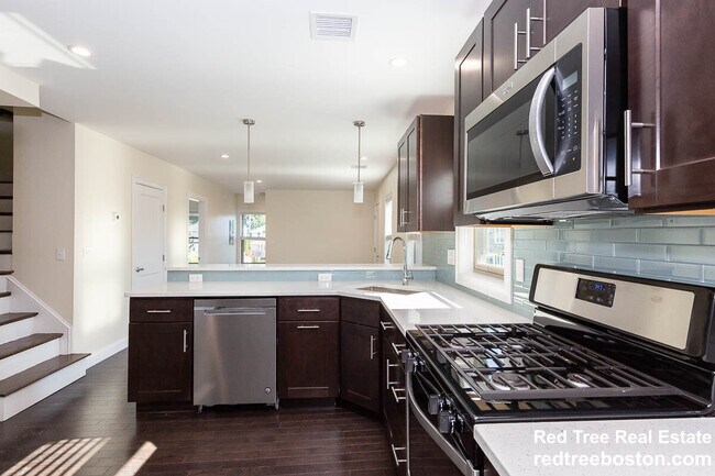 39 Harvard St unit 2, Medford, MA 02155 - photo 4