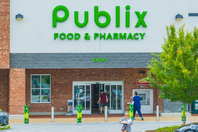Publix is one of the closest commercial grocery store options for Glennwood Estates residents.