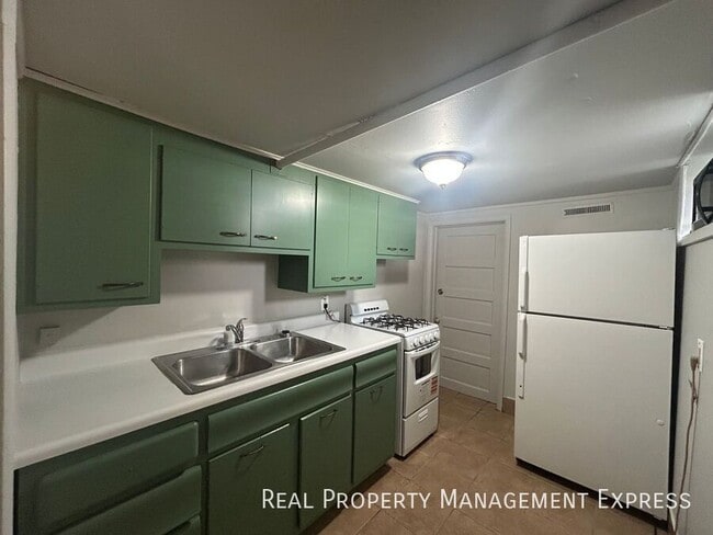 1515 S Norton Ave, Sioux Falls, SD 57105 - photo 2