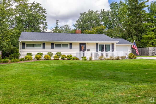 Single-story homes in Lyndhurst offer a seamless blend of comfort and accessibility.