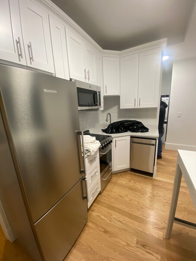 157-137 Hemenway St unit 23, Boston, MA 02115 - photo 2