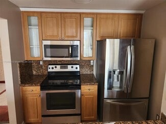 7075 NW 186th St, Hialeah, FL 33015
