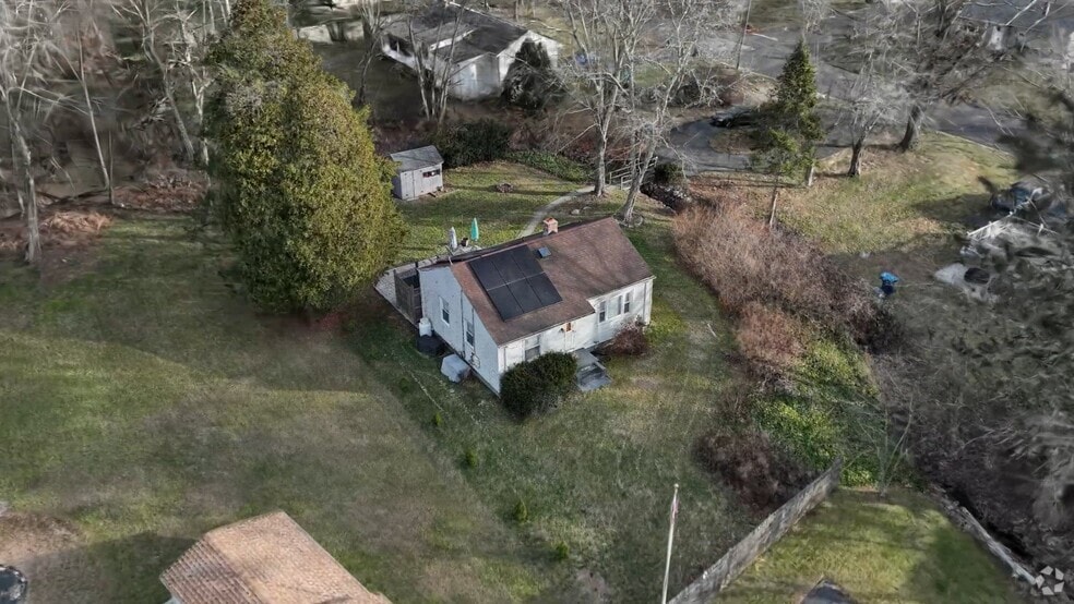 6 Anita Ave, Waterford, CT 06385 - photo 2