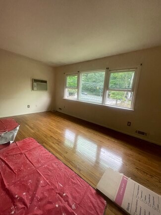 1 Foote Ave, Staten Island, NY 10301