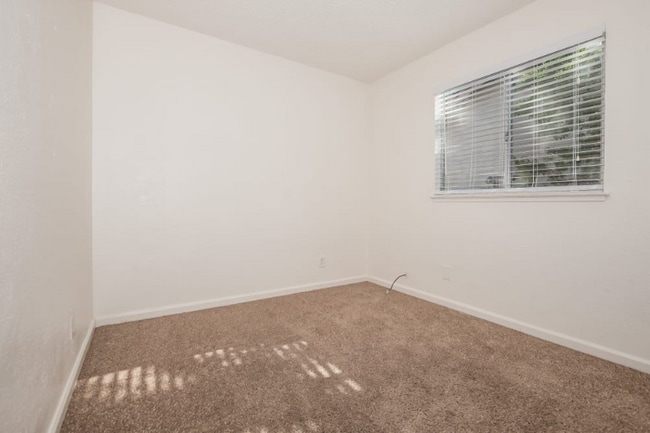 7426 Skander Way, Sacramento, CA 95828 - photo 6