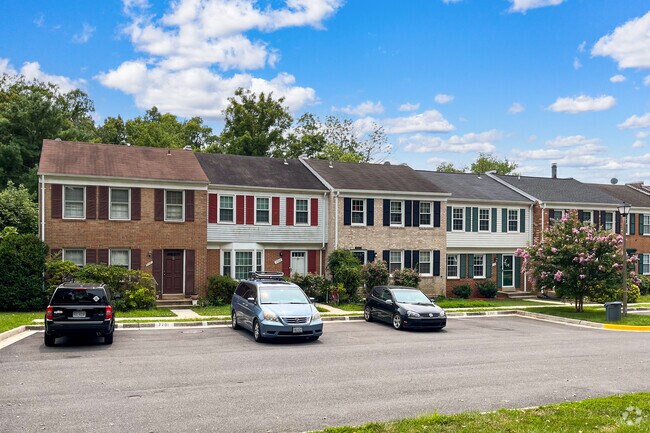 Townhouses can be found throughout Newington.