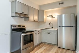 4406 N Division St, Davenport, IA 52806