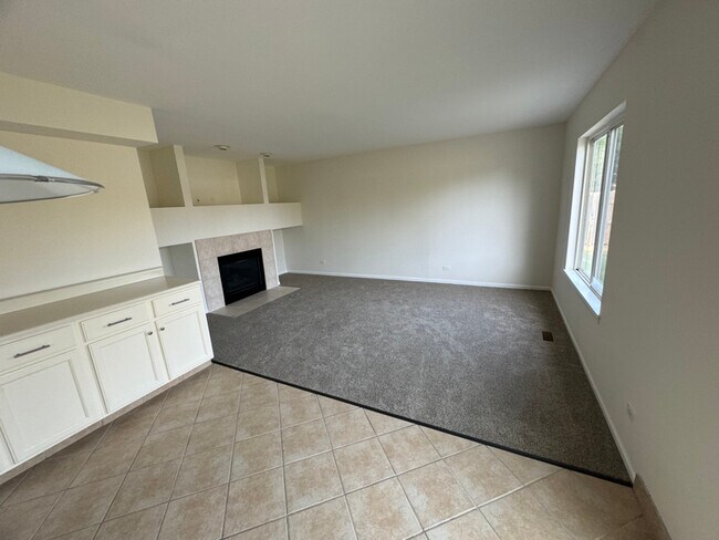 6 Lansbury Ct, Lake In the Hills, IL 60156 - photo 7