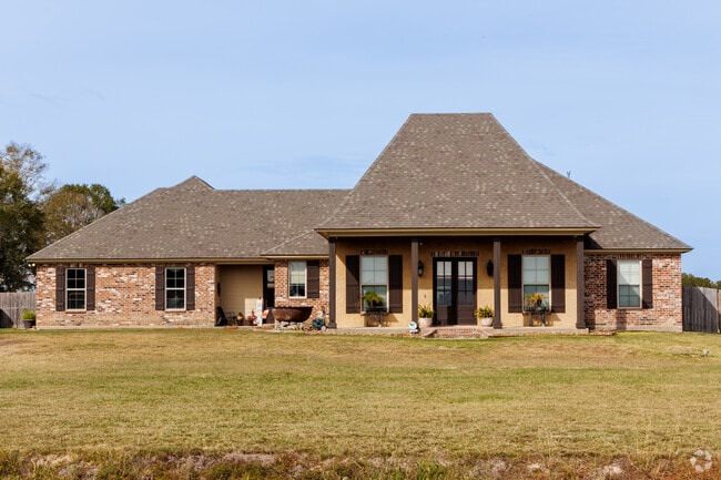Acadian style cottages can be found throughout Lafayette.