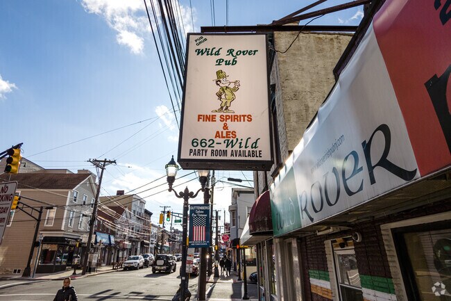 Wild Rover Pub in Guttenberg features a lively bar and entertainment nights.