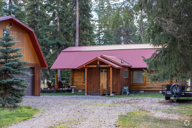 Lincoln features rustic log cabins tucked among ponderosa pines.