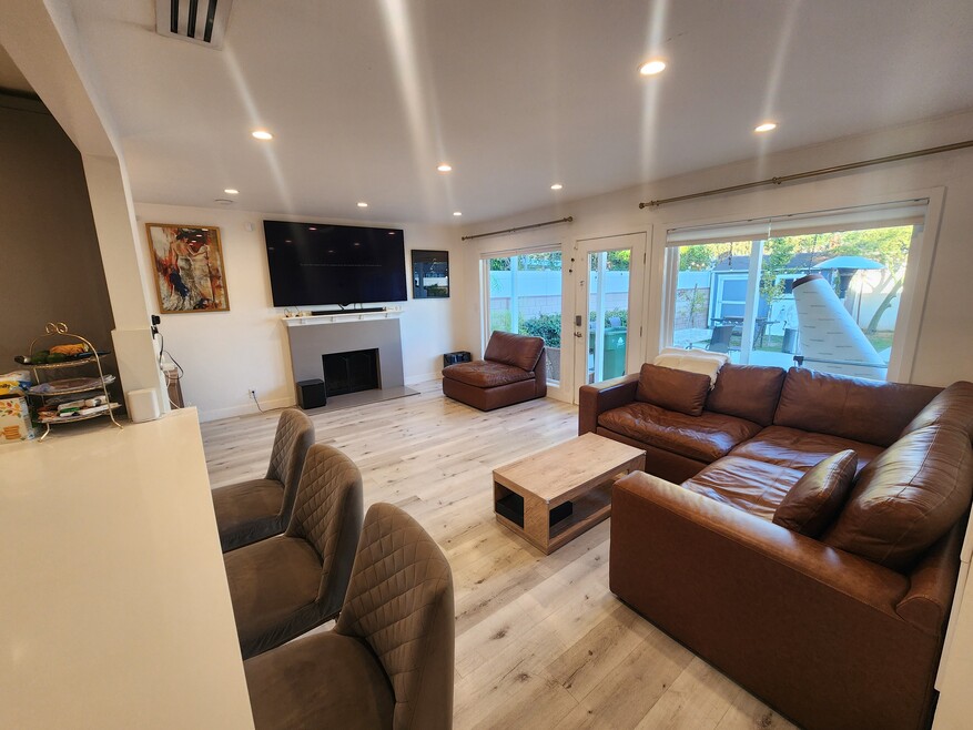 7000 Andasol Ave, Van Nuys, CA 91406 - photo 1