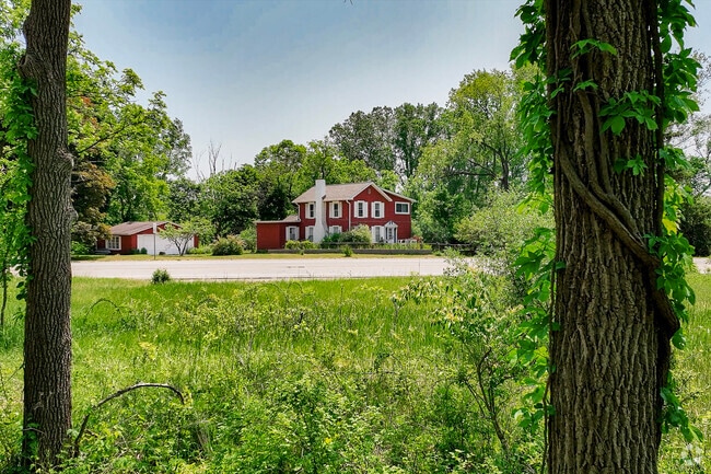 Driving down Ann Arbor Rd takes you through a downtown area in Dixboro with Victorian-era homes.