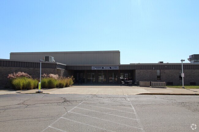 Edgewood Middle School serves students in the Butler County community.