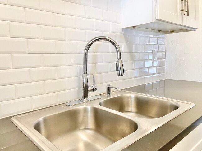 832 N Alta Vista Blvd unit 3/4, Los Angeles, CA 90046 - photo 3