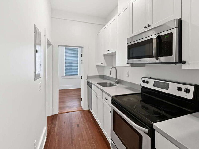 1313 Whitaker St unit D, Savannah, GA 31401 - photo 6