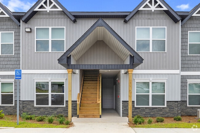 Platform Dothan - Unit Entrance