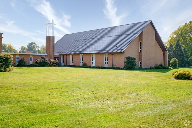 Bay Knoll School building.